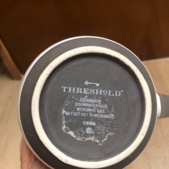 Threshold 16 oz Stoneware Mug Gray and Ivory with letter L - Picture 4 of 4